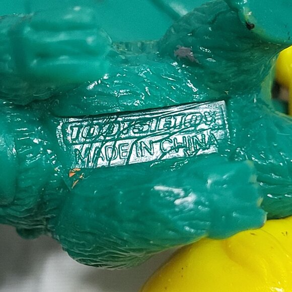 TootsieToy Rubber Animal Figures Safari Zoo Lot of 25 Lions Gorillas Rhinos - Picture 8 of 9